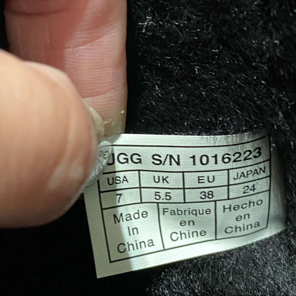 Ugg NWOBox size 7 US 38 EU - Picture 6 of 7